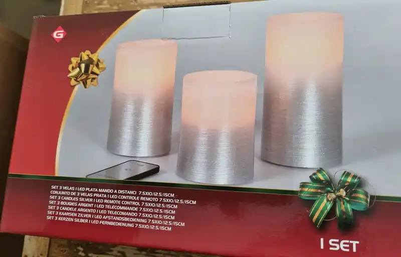 Nieuwe Collectie LED kaarsen/stompkaarsen met bewegende vlam en afstandsbediening - zilverkleurig - set van 3