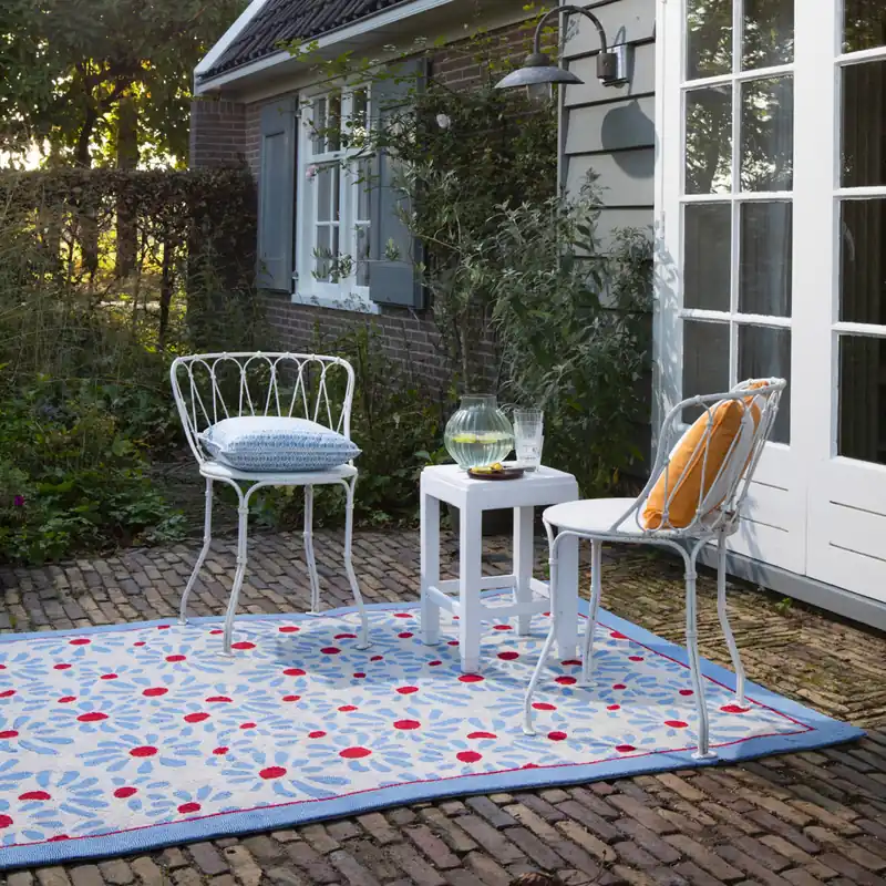 Meest Verkocht Vloerkleed Laura Ashley Thorncliff Daisy Sky Blu Outdoor
