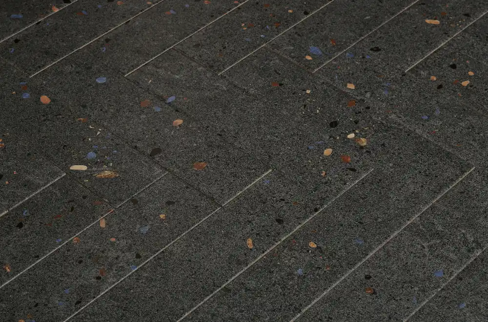 Op = Op DTG Terrazzo wandtegel 7.5x30cm antraciet mat